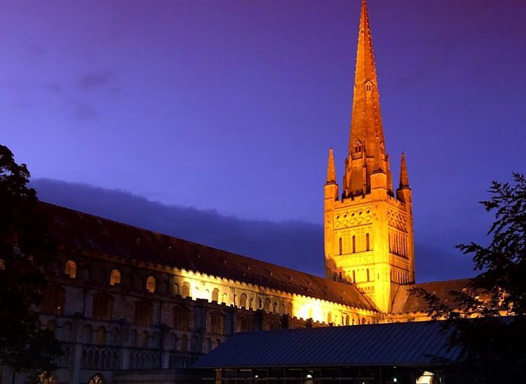 Holy Land prayers unite Norwich cathedrals